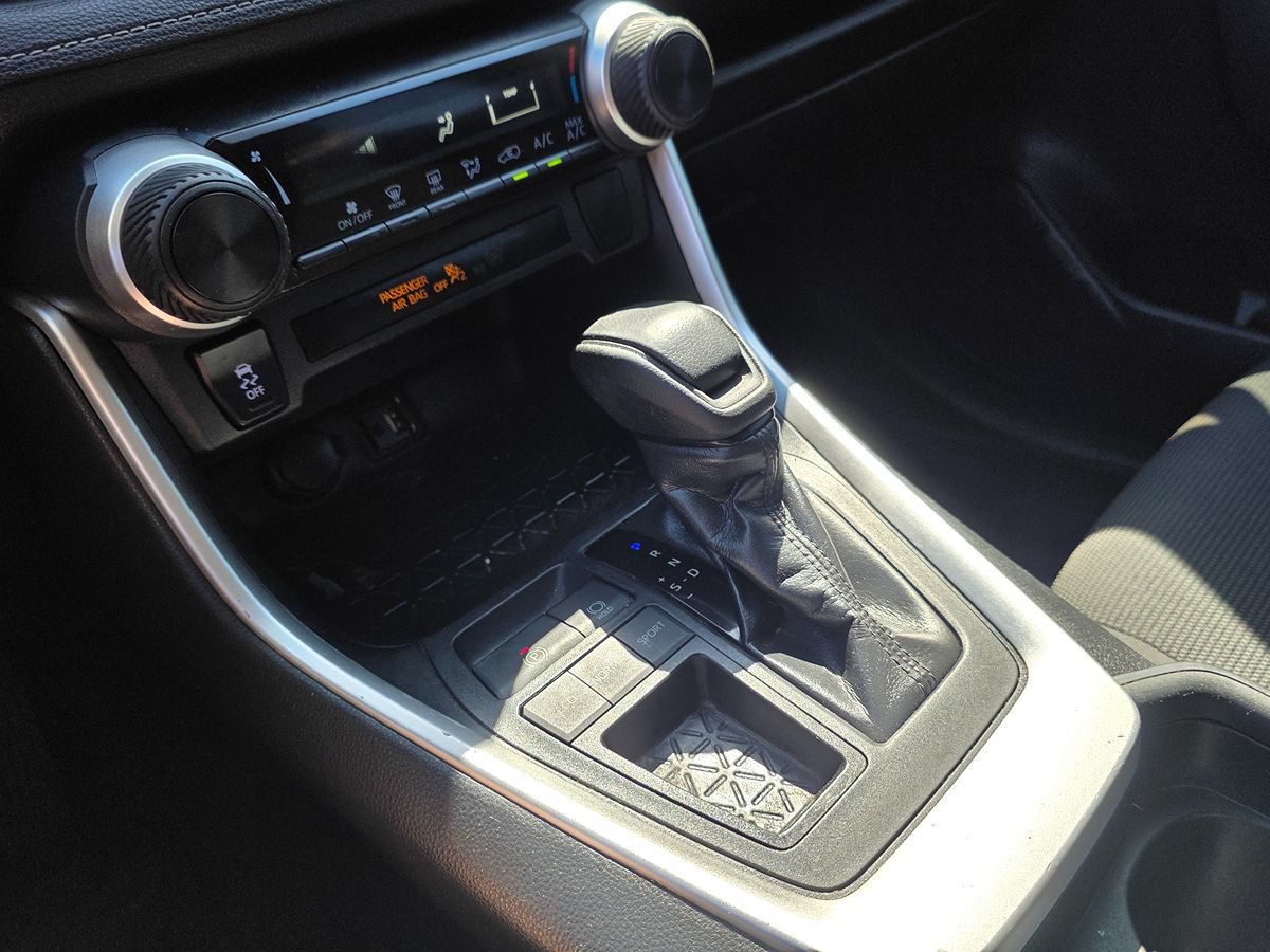 Used 2019 Toyota RAV4 LE w/ Carpet Mat Package FWD image 38