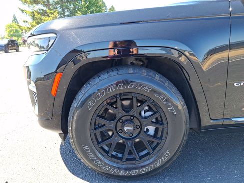 Certified 2025 Jeep Grand Cherokee Summit AWD/4WD image 27