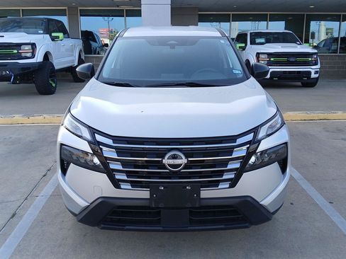 Used 2024 Nissan Rogue S FWD image 4