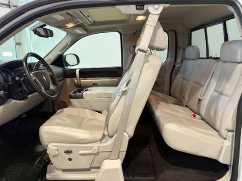 Used 2009 Chevrolet Silverado 1500 LT w/ Power Pack Plus AWD/4WD image 16
