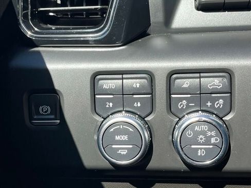 Used 2024 GMC Sierra 1500 AT4 w/ Technology Package AWD/4WD image 26