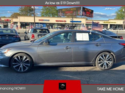 Used 2020 Nissan Altima 2.5 SR w/ Premium Package FWD image 2