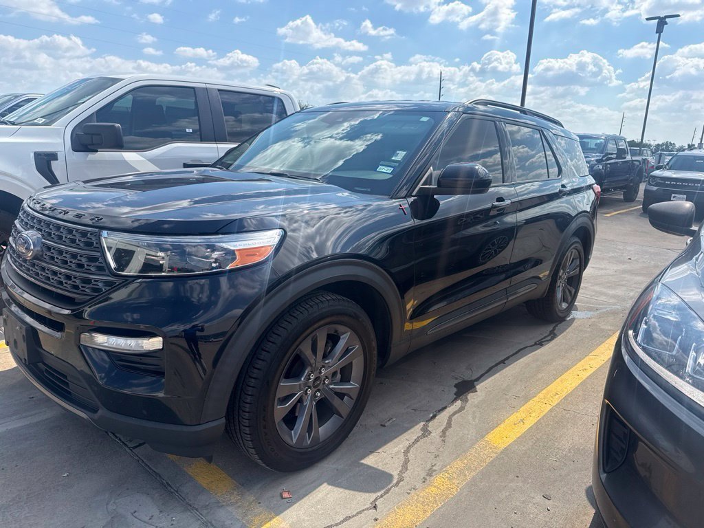 Used 2023 Ford Explorer XLT w/ Equipment Group 202A RWD image 1
