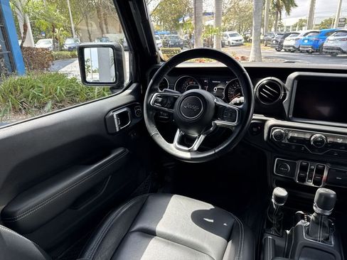 Used 2019 Jeep Wrangler Unlimited Sahara AWD/4WD image 17