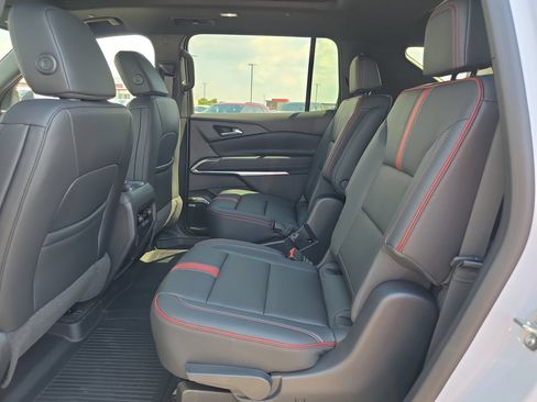 New 2027 Chevrolet Traverse RS w/ LPO, Floor Liner Package FWD image 11