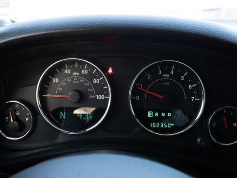 Used 2017 Jeep Wrangler Unlimited Sahara w/ Connectivity Group image 31