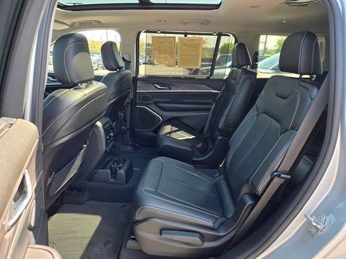Used 2022 Jeep Grand Cherokee L Limited w/ Luxury Tech Group II AWD/4WD image 31