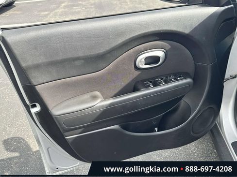 Used 2019 Kia Soul FWD image 11