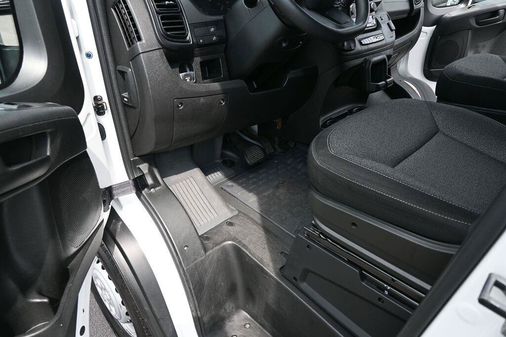 Used 2025 RAM ProMaster 2500 w/ U-Haul Equipment Group FWD image 8
