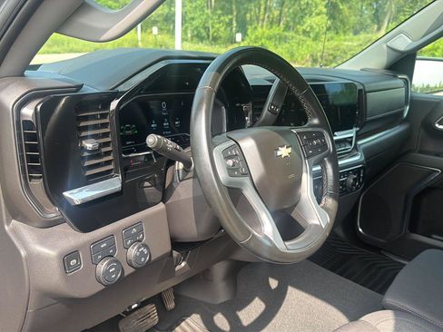 Used 2024 Chevrolet Silverado 1500 LT AWD/4WD image 15