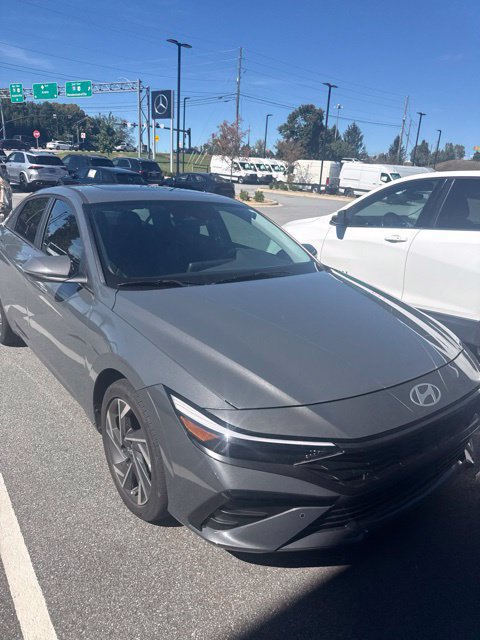 Used 2024 Hyundai Elantra Limited FWD image 2