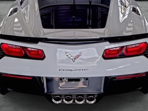 Used 2019 Chevrolet Corvette Stingray Coupe w/ Z51 1LT RWD image 12