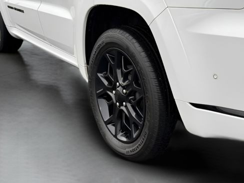 Used 2021 Jeep Grand Cherokee Limited X image 9