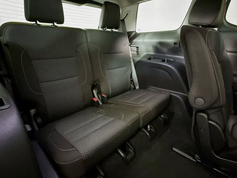 Used 2023 GMC Acadia SLE image 32