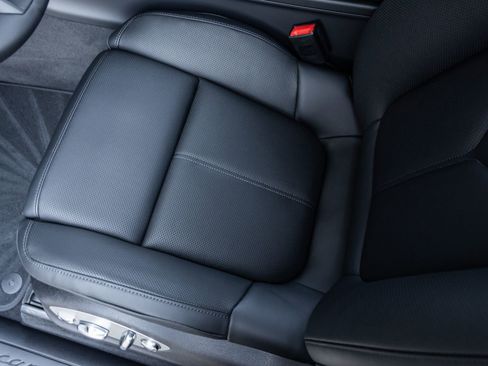 Certified 2026 Porsche Macan image 27