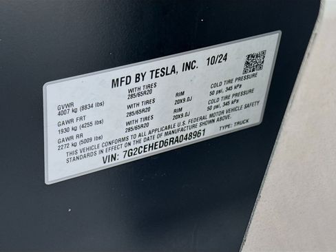 Used 2024 Tesla Cybertruck AWD Crew Cab image 36