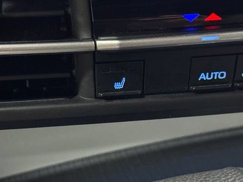 Used 2021 Toyota Sienna XSE FWD image 8