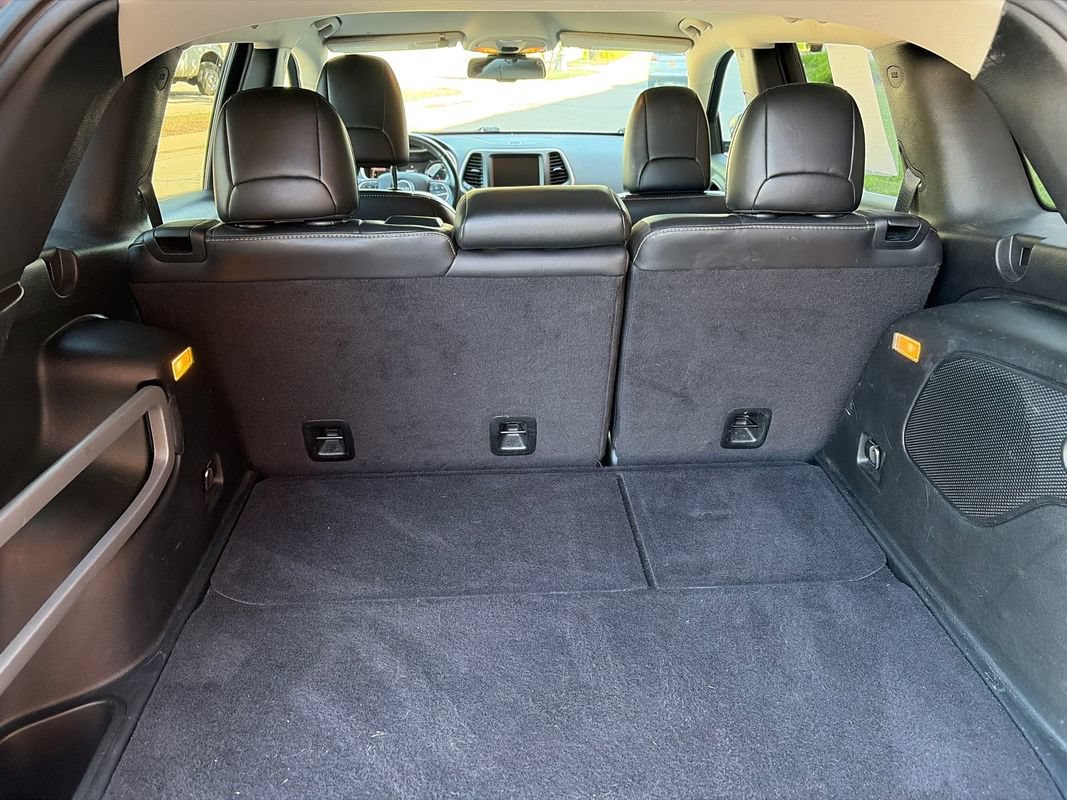 Used 2017 Jeep Cherokee Limited AWD/4WD image 8