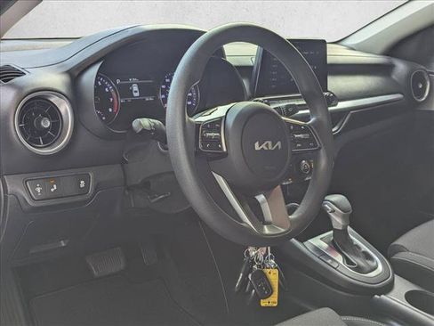 Used 2022 Kia Forte LXS w/ LXS Technology Package FWD image 3