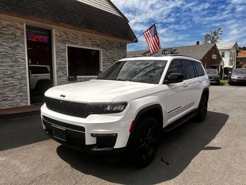 Used 2023 Jeep Grand Cherokee L Limited w/ Luxury Tech Group II AWD/4WD image 1