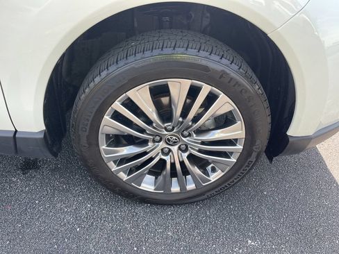 Used 2022 Toyota Venza Limited AWD/4WD image 23