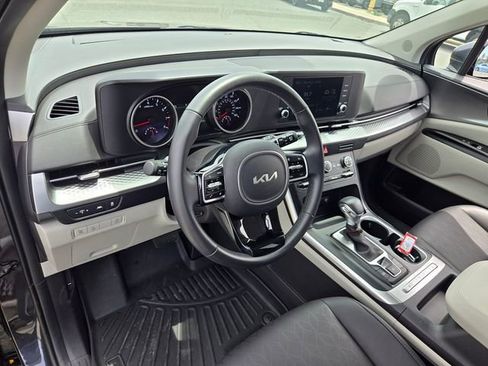 Used 2024 Kia Carnival LX FWD image 8