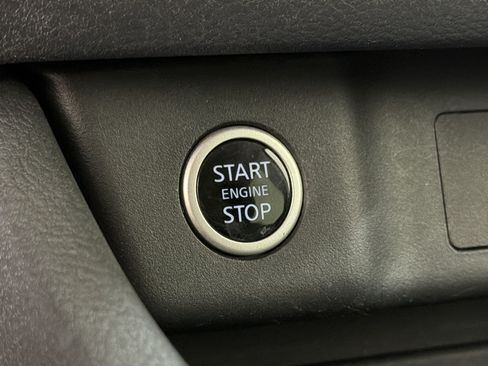 Used 2023 Nissan Rogue SV FWD image 18