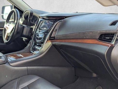 Used 2017 Cadillac Escalade Luxury image 25