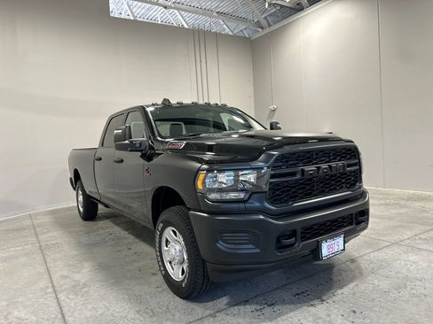 Used 2024 RAM 2500 Tradesman w/ Snow Chief Group AWD/4WD image 4