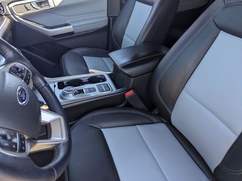 Used 2022 Ford Explorer XLT w/ Equipment Group 202A image 16