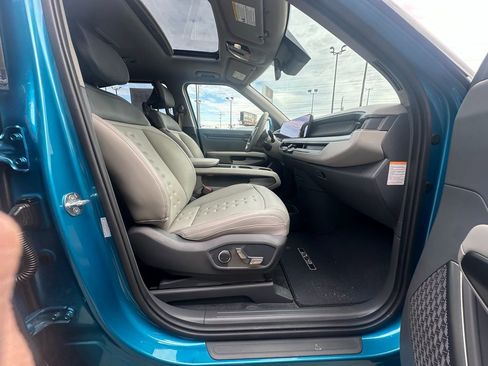 Used 2025 Kia EV9 Wind image 24