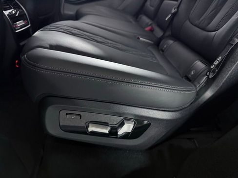 Used 2023 BMW X7 xDrive40i w/ M Sport Package image 22