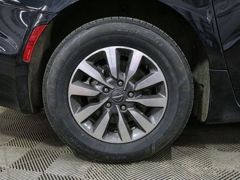 Used 2023 Chrysler Pacifica Limited image 16