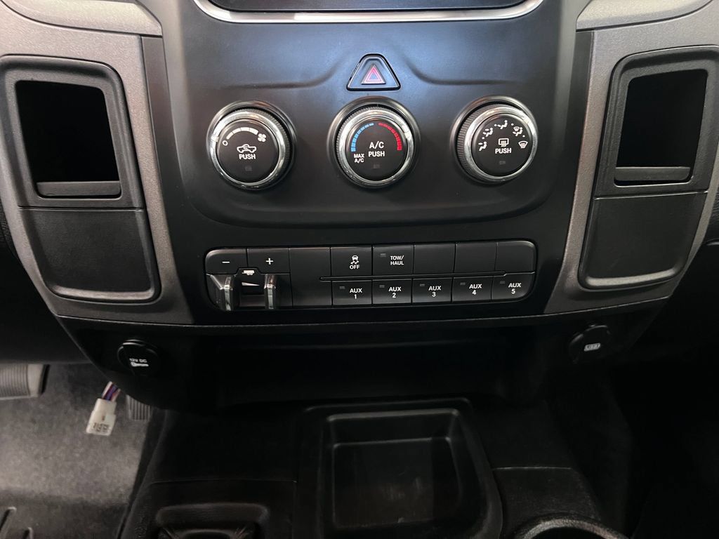 Used 2018 RAM 3500 Tradesman w/ Chrome Appearance Group AWD/4WD image 15