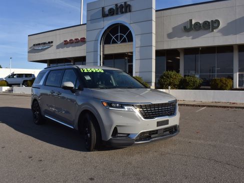 Used 2022 Kia Carnival SX image 1