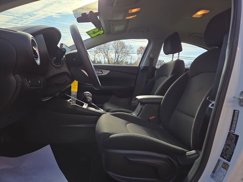 Used 2023 Kia Forte LXS image 11