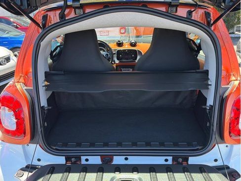 Used 2016 smart fortwo Proxy RWD image 16