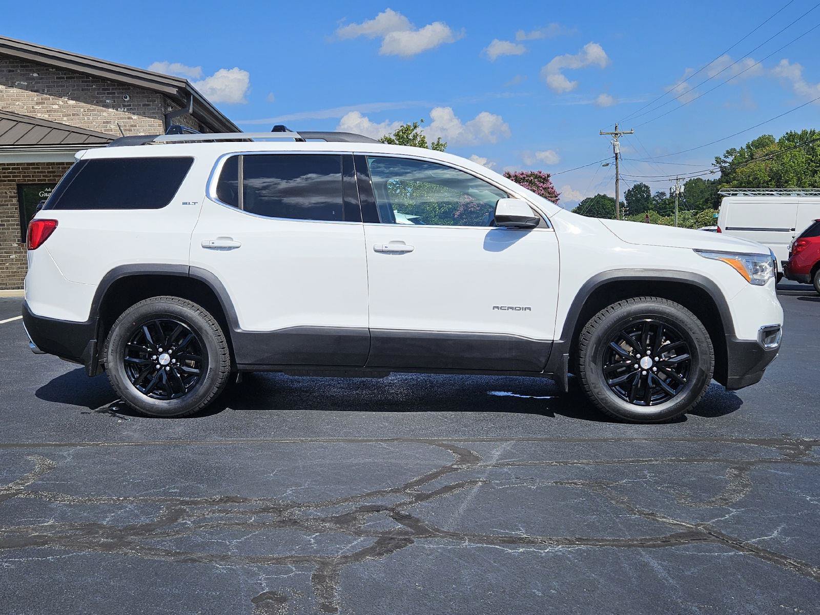 Used 2019 GMC Acadia SLT w/ LPO, Floor Liner Package FWD image 25