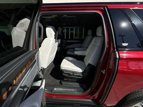 Certified 2025 Cadillac Escalade ESV Sport Platinum image 31