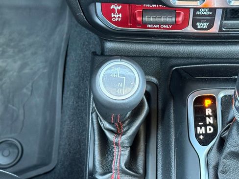 Used 2022 Jeep Wrangler Unlimited Rubicon w/ Cold Weather Group AWD/4WD image 21
