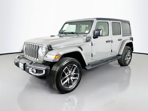 Used 2021 Jeep Wrangler Unlimited Sahara image 3