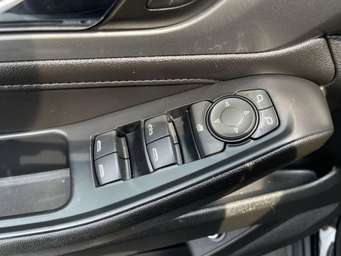 Used 2022 Chevrolet Traverse LT FWD image 23
