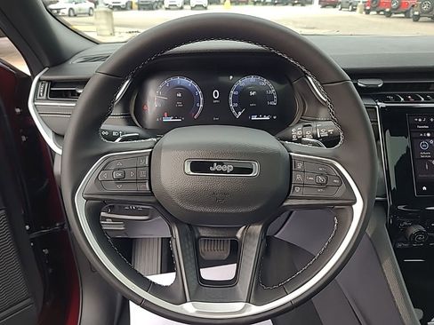 New 2025 Jeep Grand Cherokee Altitude AWD/4WD image 5