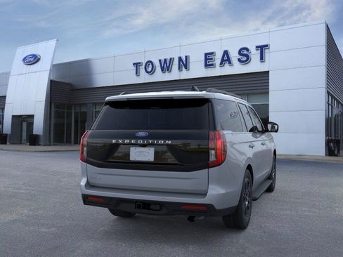 New 2025 Ford Expedition Active image 8