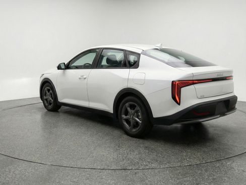 Used 2025 Kia K4 LXS image 5