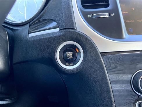 Used 2016 Chrysler 300 Limited RWD image 36