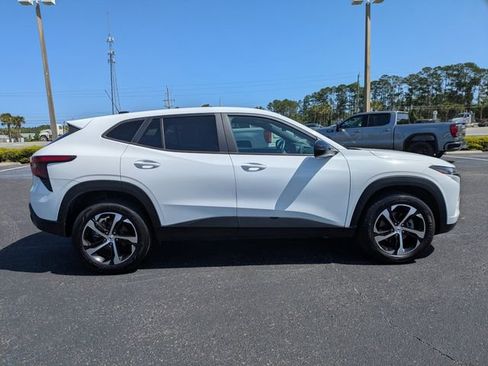 Used 2024 Chevrolet Trax RS w/ Driver Confidence Package image 3