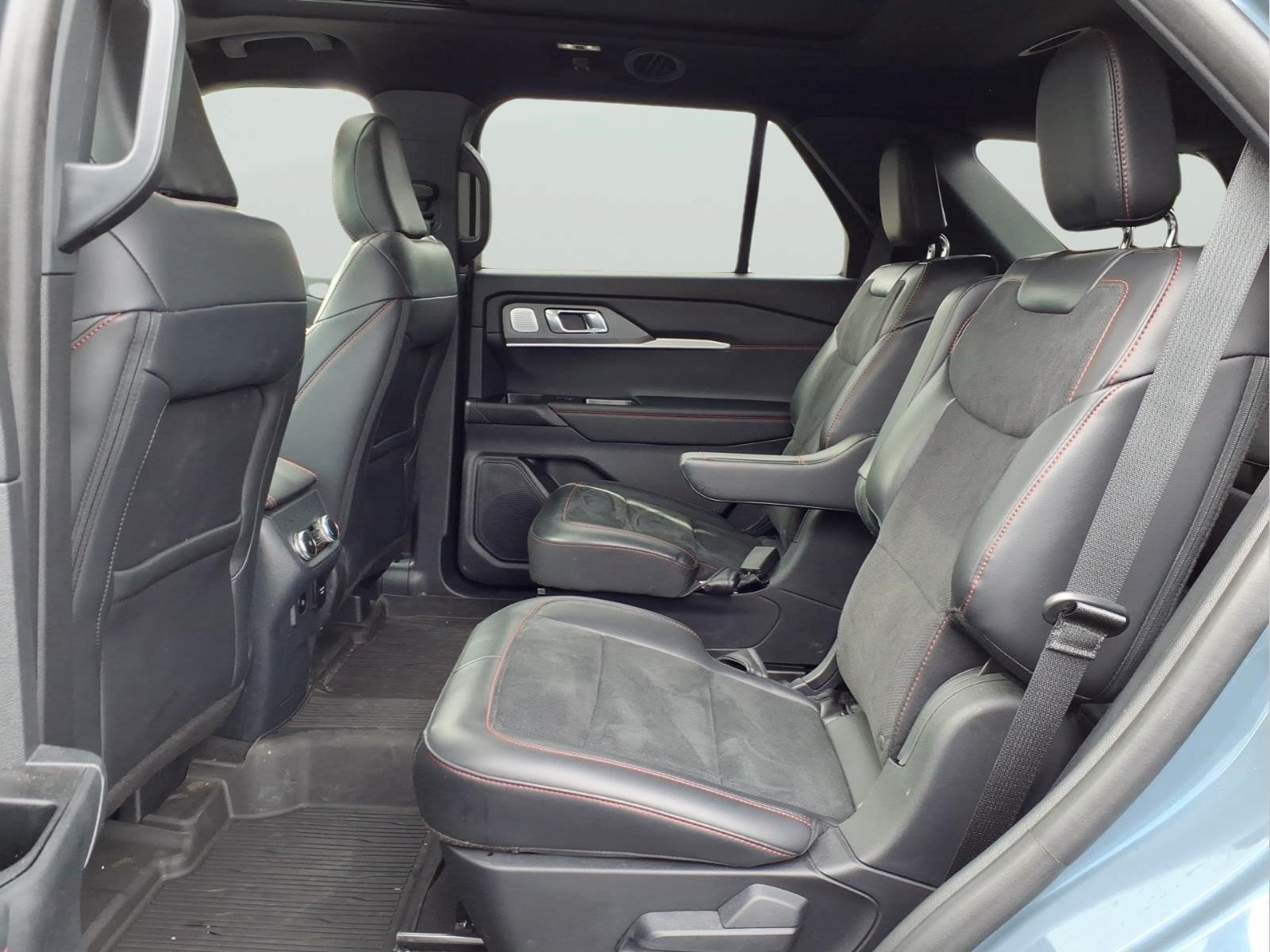 Used 2025 Ford Explorer ST w/ Sun And Sound Package AWD/4WD image 9