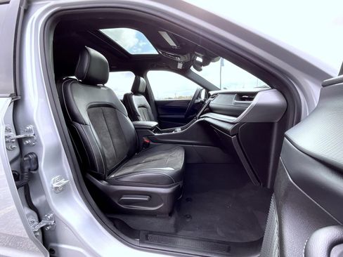 Used 2024 Jeep Grand Cherokee Altitude image 15