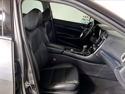 Used 2023 Nissan Maxima Platinum w/ Sport Mat Group FWD image 6